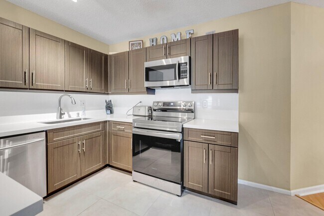 Building Photo - 22759 Mandeville Pl
