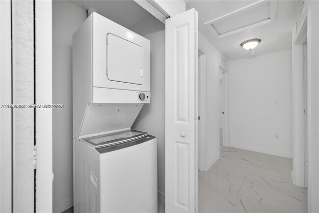 Building Photo - 673 NW 14th St