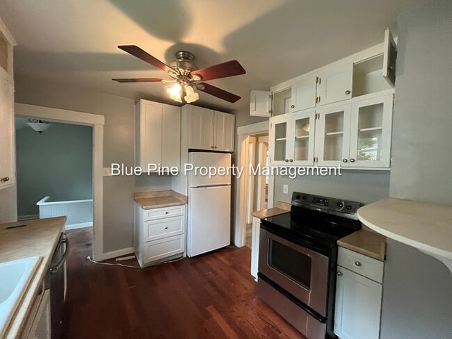 Building Photo - 328 11th St