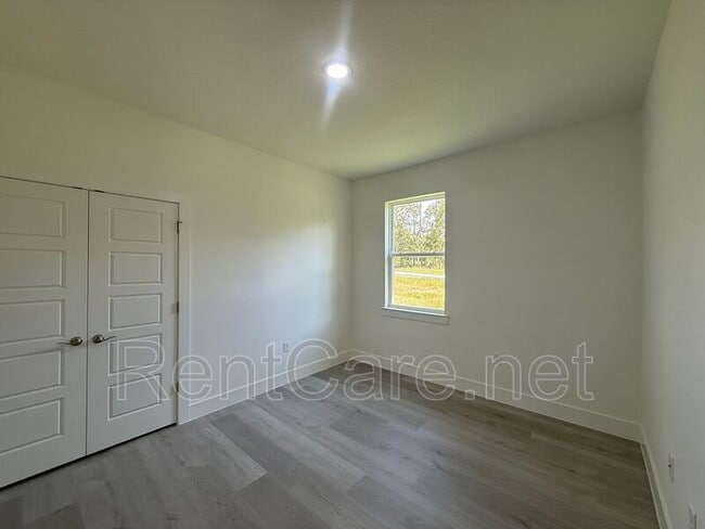 Building Photo - 10034 N Darwin Way