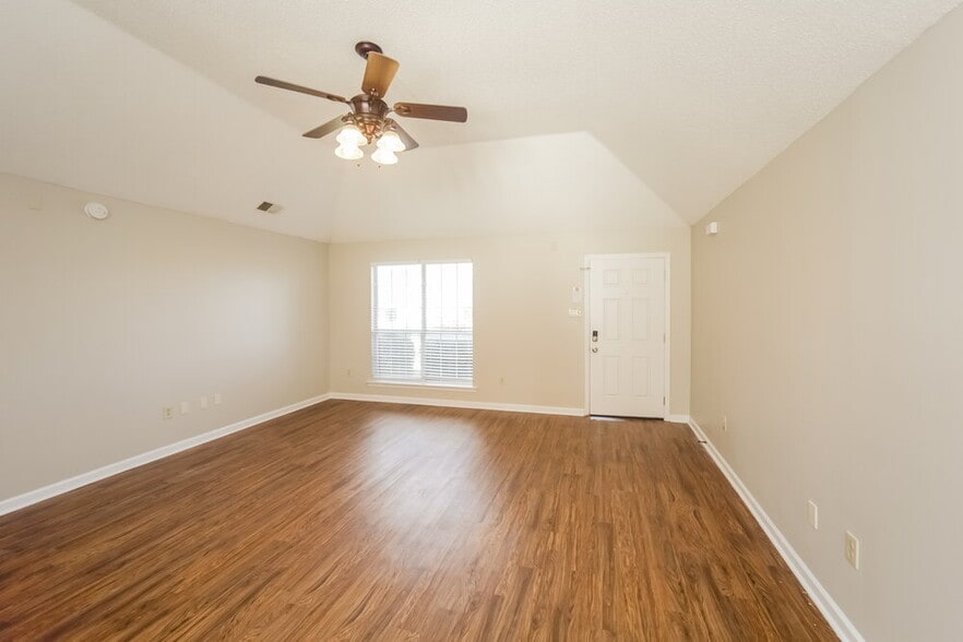 Building Photo - 7203 Fox Creek Dr