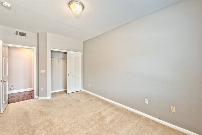 Building Photo - 7701 W Robindale Rd