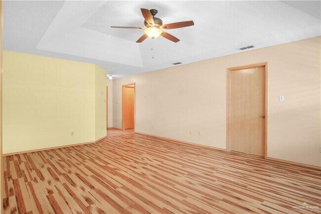 Building Photo - 17 Yarrow St