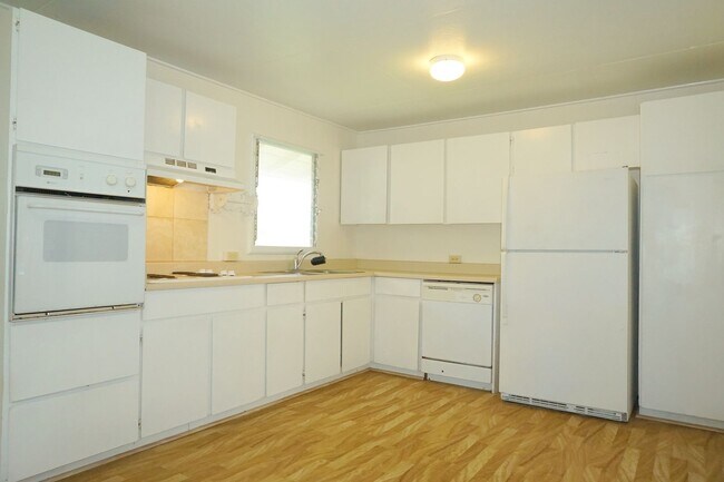 Building Photo - Pet Friendly Kailua House