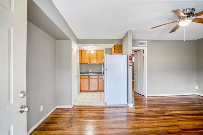 Building Photo - 4814 Delano St
