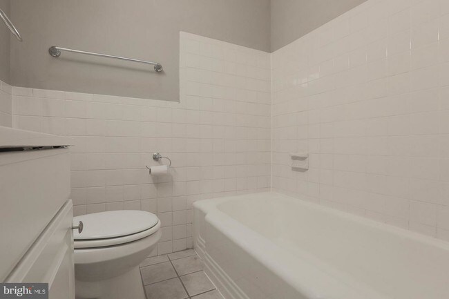 Building Photo - 3743 Bonview Ave