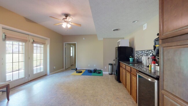 Building Photo - 902 Parchment Blvd