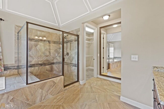 Building Photo - 2481 Lake Erma Dr