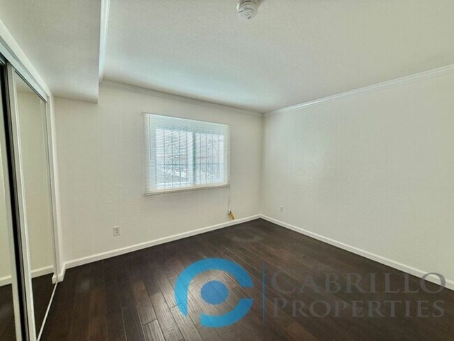 Building Photo - 2828 Famosa Blvd