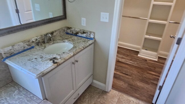 Building Photo - Knights Landing four bedroom home