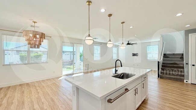 Building Photo - 145 E Mint Ln