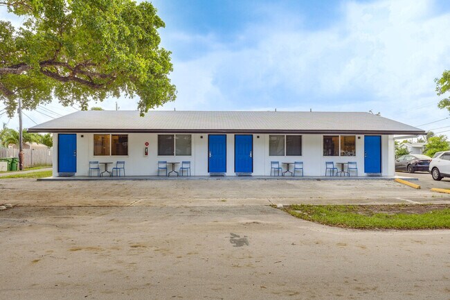 Building Photo - 412 NE 4th Ave