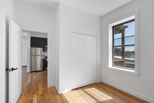 Building Photo - 3025 W Irving Park Rd