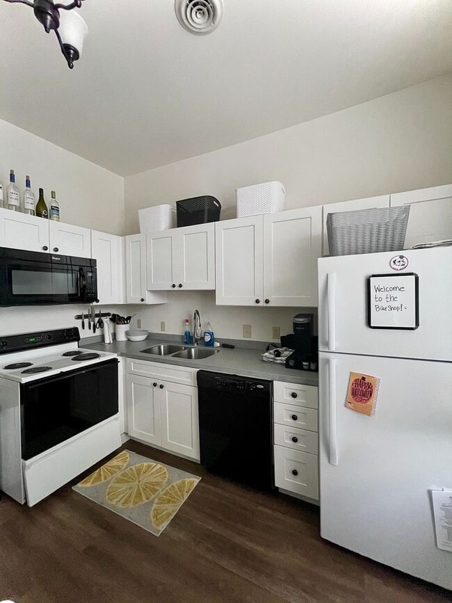 Building Photo - Available July 2026- 2 bedroom apartment