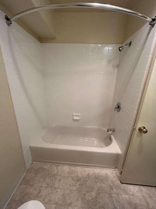 Building Photo - Beautiful 1 Bedroom