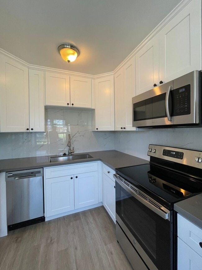 Building Photo - RENOVATED BALLARD 3 BED, 2 BATH DUPLEX UNIT CLOSE TO ALL!
