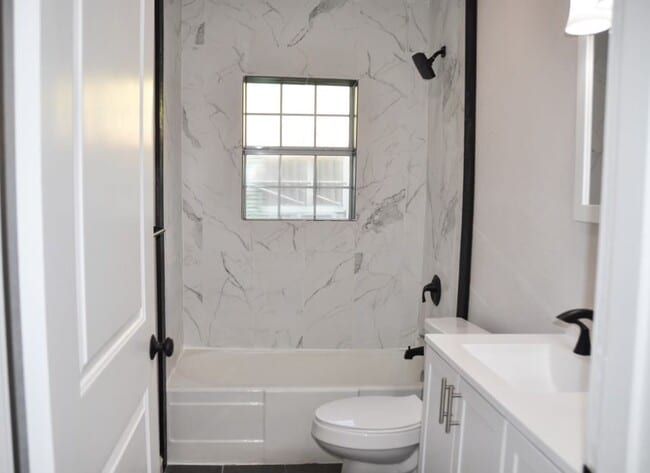 Building Photo - 114 Yates St