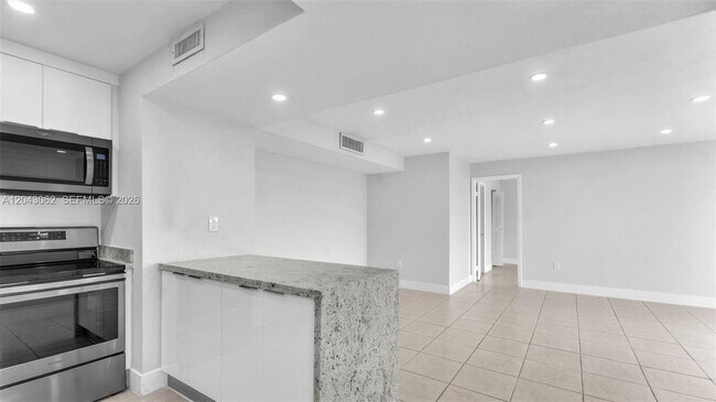 Building Photo - 10755 SW 108th Ave