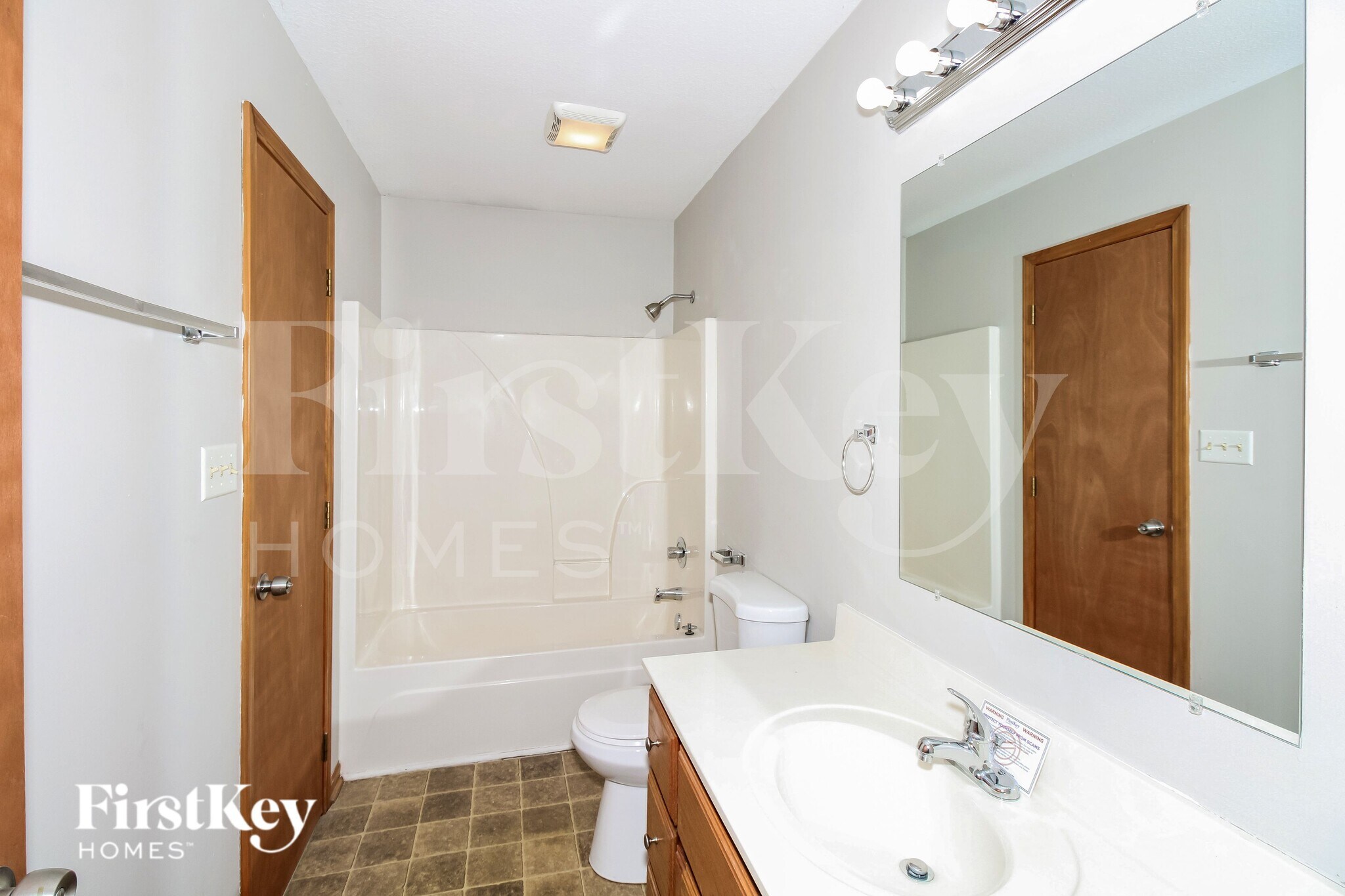 Building Photo - 410 N Titus Ave