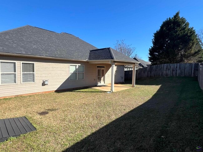 Building Photo - 210 Hearthwood Dr