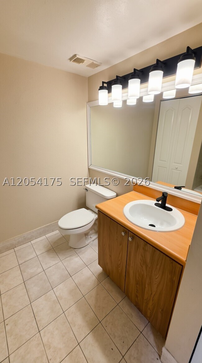 Building Photo - 4628 NW 97th Pl