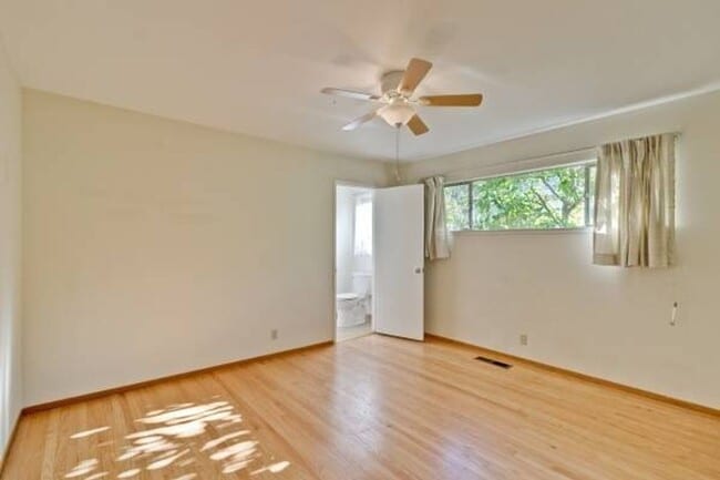Building Photo - 3 Bed, 2.5 Bath Home in Wonderful Location