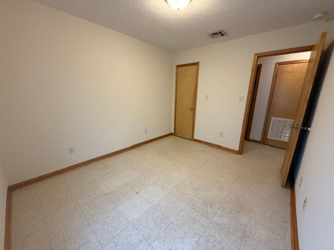 Building Photo - 2208 N Malcolm St