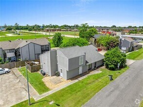 Building Photo - 1851 Fox Run Dr