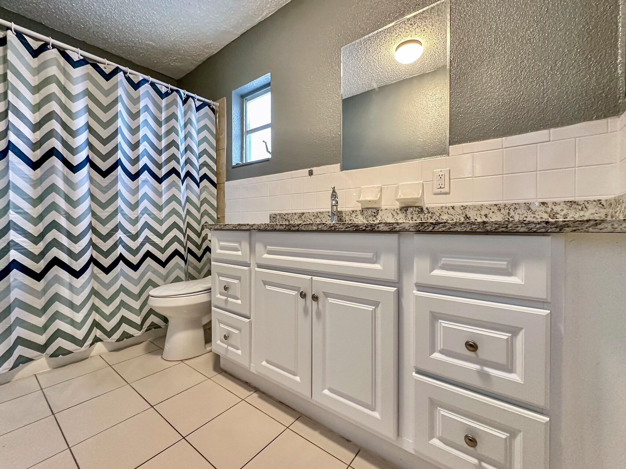 Building Photo - 5833 Sun Glo Ave