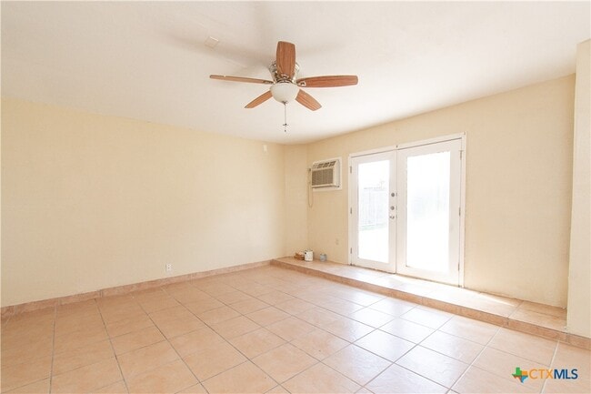 Building Photo - 5011 White Rock Dr