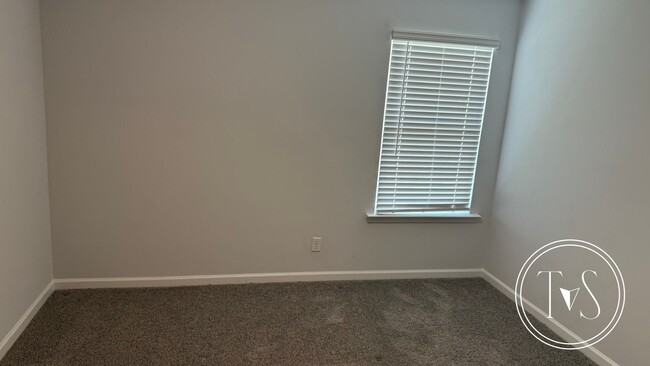 Building Photo - SUMMER MOVE-IN SPECIAL: $1000 OFF 1ST MONT...