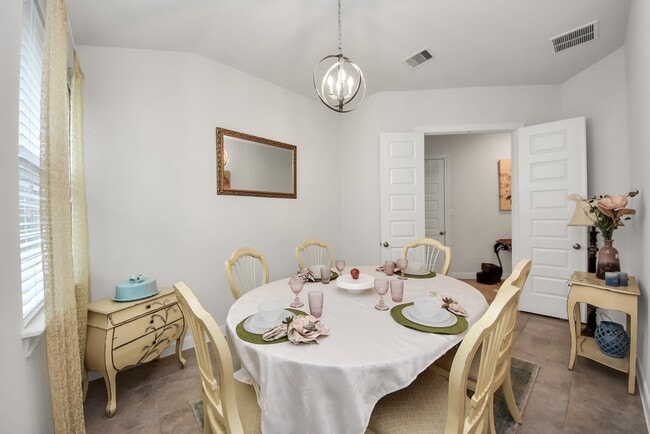 Building Photo - 8806 Chapada Highlands Dr