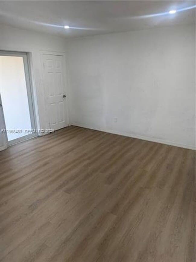 Building Photo - 344 SW 80th Ave