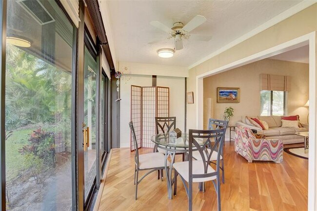 Building Photo - 5051 Pine Dr