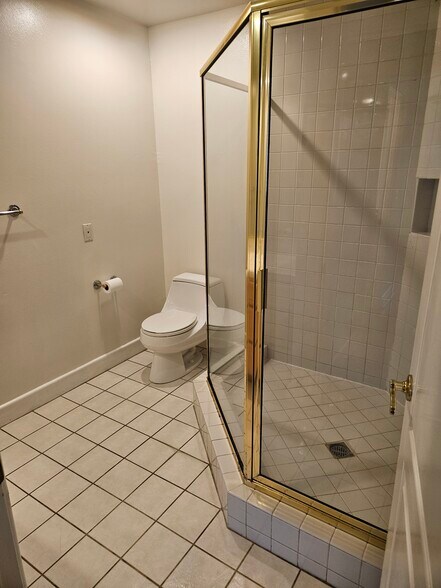 Building Photo - 390 S Sepulveda Blvd