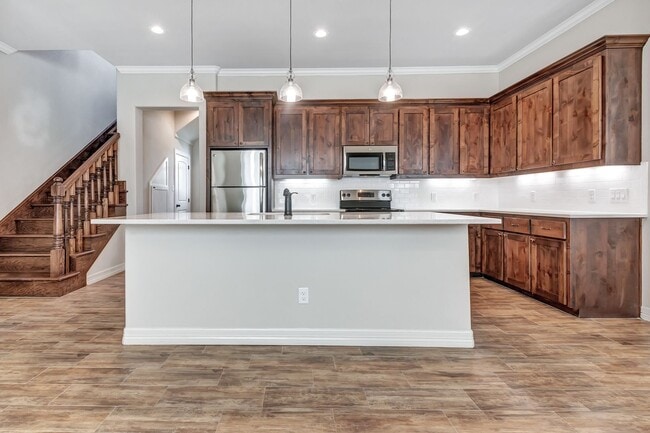 Building Photo - 311 Fairway Dr