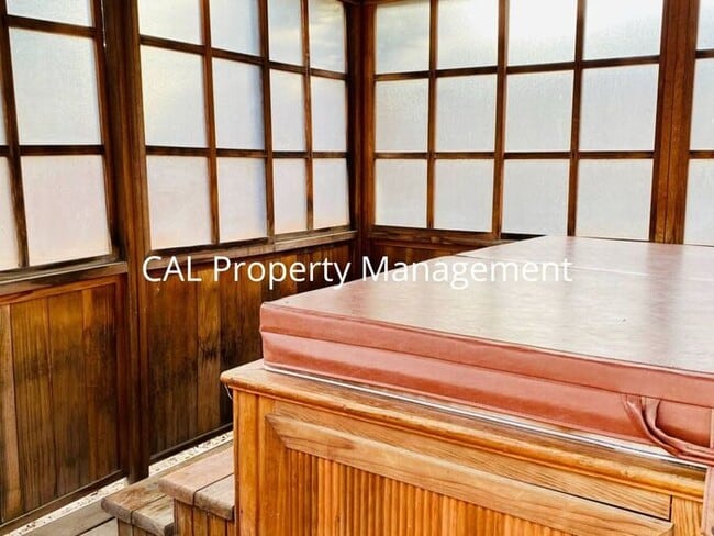 Building Photo - Rare 4 bedroom 2 bath rental in Pine Meadow Estates King City!