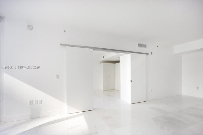 Building Photo - 1010 Brickell Ave