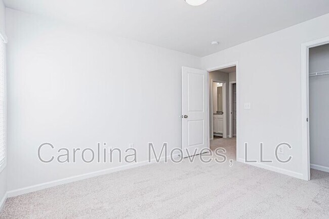 Building Photo - 203 Stone Fruit Ct