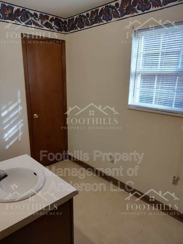Building Photo - 409 A Nelson Dr
