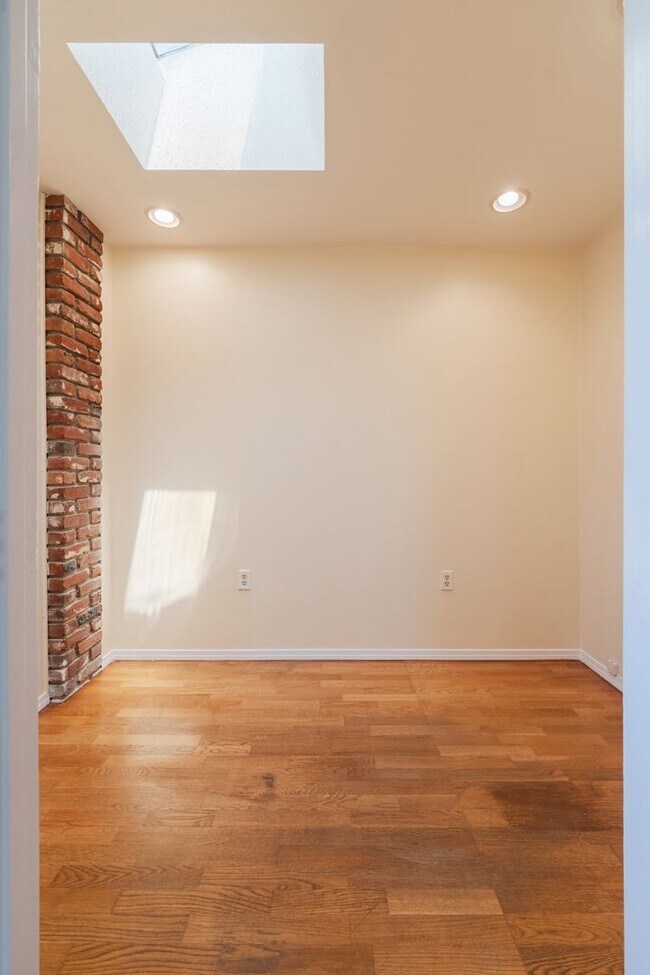 Building Photo - 2214 Ripley Ave