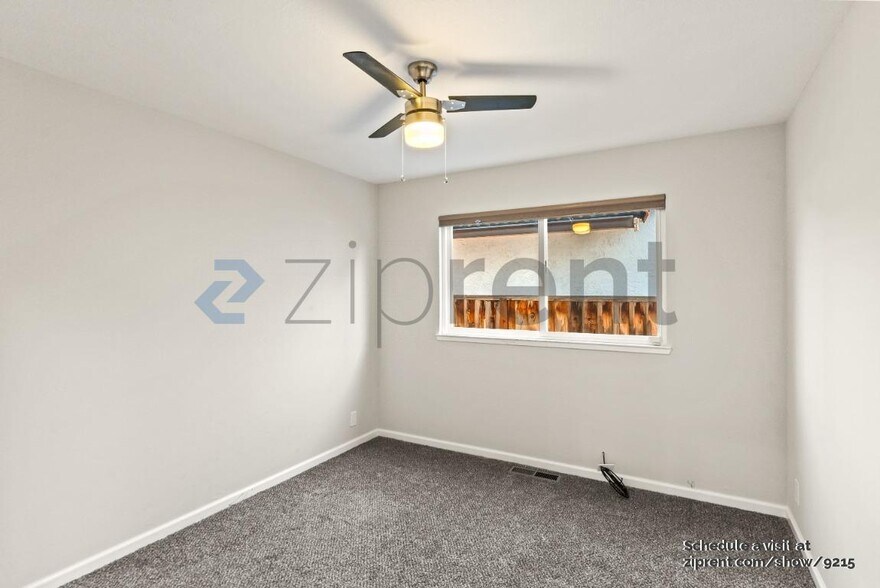 Building Photo - Unit