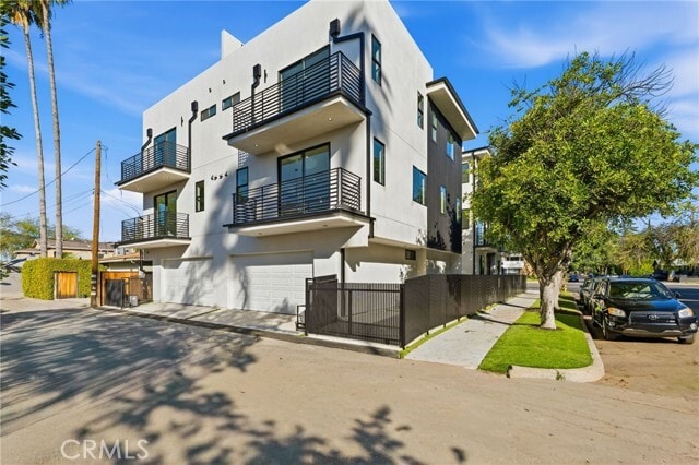 Building Photo - 13600 Burbank Blvd