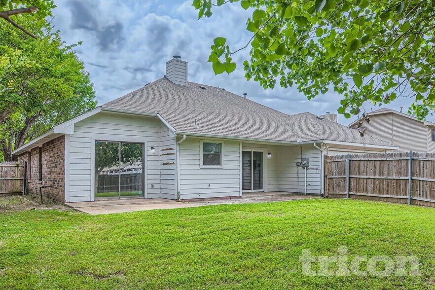 Building Photo - 725 Rawlins Dr