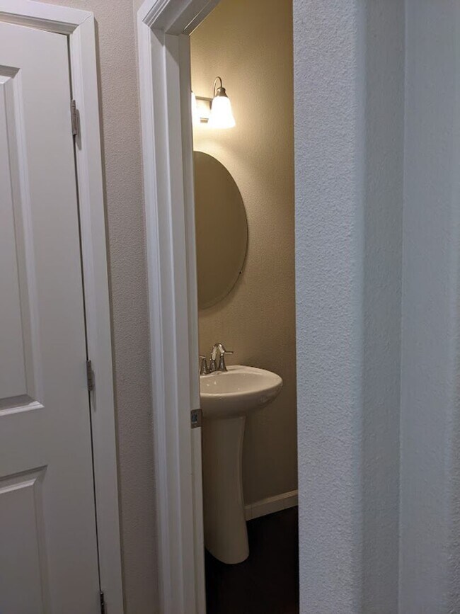 Building Photo - Northshore, Bothell, Millcreek 4 bedroom Home Special offer!