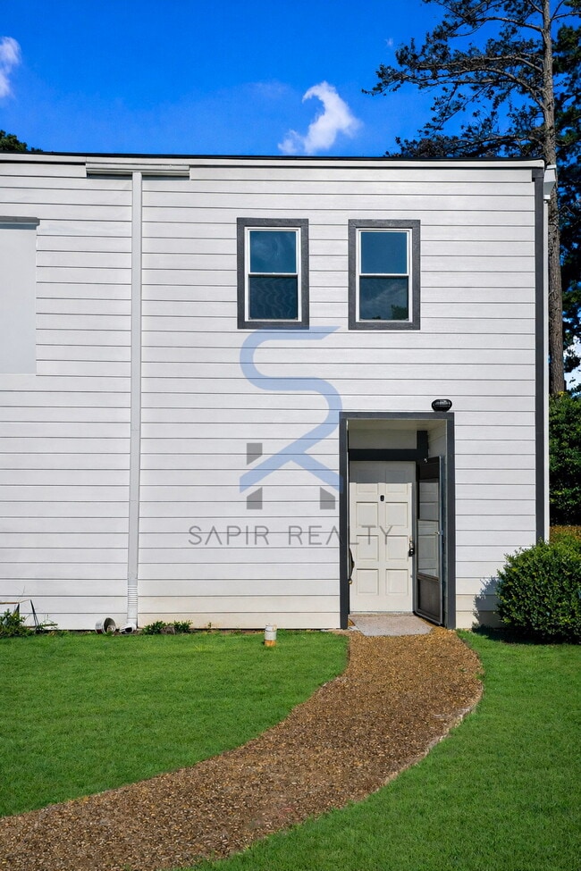 Building Photo - Charming 2BR/1.5BA All-Electric Home Next to Community Playground!