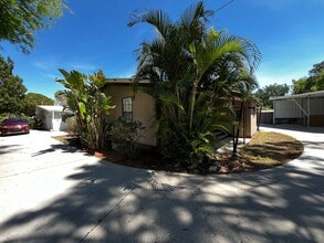 Building Photo - Newly Renovated Small 2BR w/Den Guest House