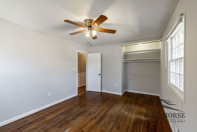 Building Photo - 190 Brentwood Dr