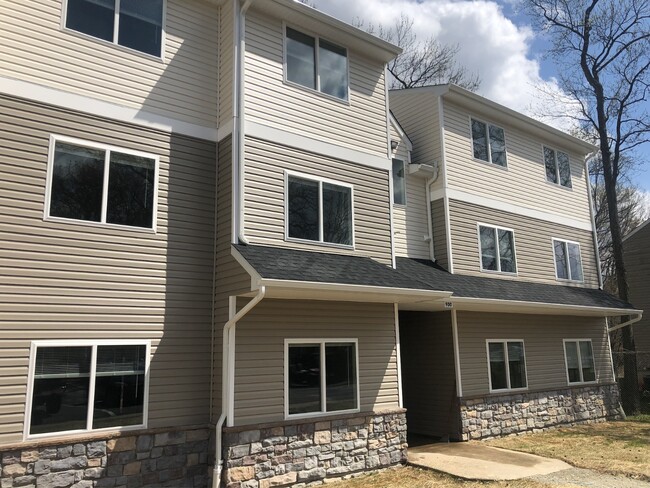 Building Photo - Elms Apartments