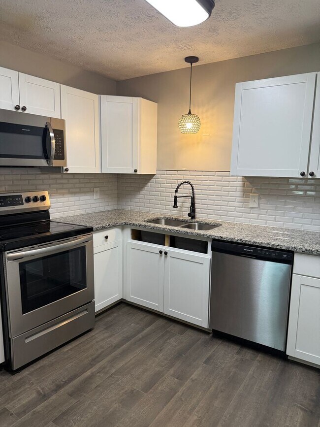 Building Photo - Tranquil 3 Bed 2 Bath Home in Raeford